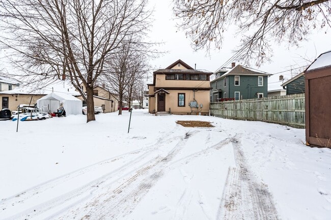 Building Photo - nre512