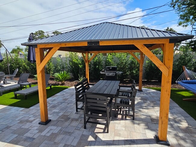 Building Photo - 8797 Rose Way