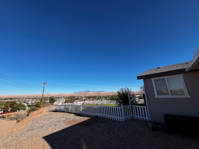 Building Photo - Pioneer