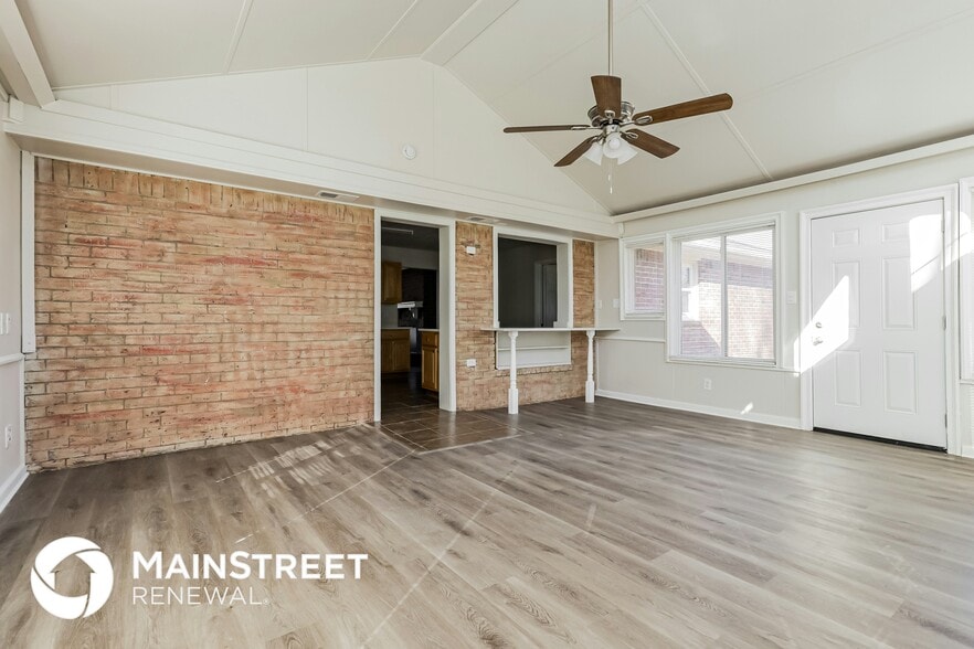 Building Photo - 155 N Hampton Dr