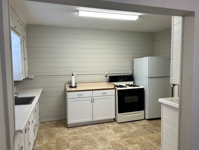 Building Photo - 940 6th St