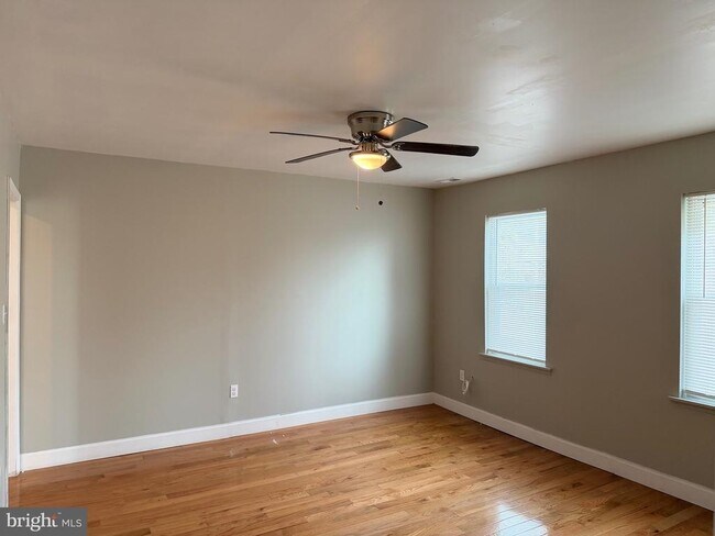 Building Photo - 5906 Benton Heights Ave