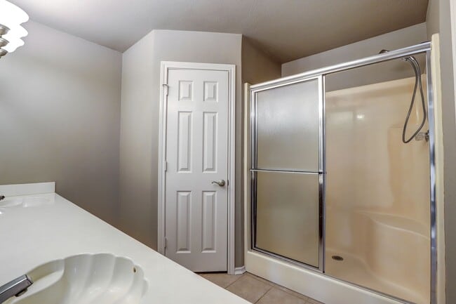 Building Photo - 3 Bedroom 2 Bathroom House in PGISD!