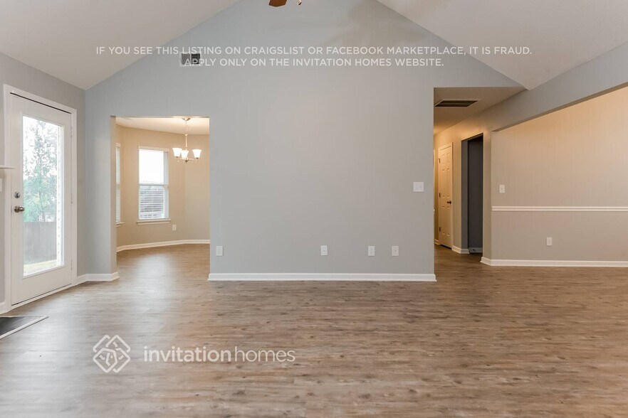 Building Photo - 4222 Arabian Way SW