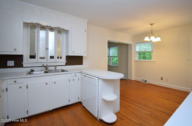 Building Photo - 1415 N Overlook Dr