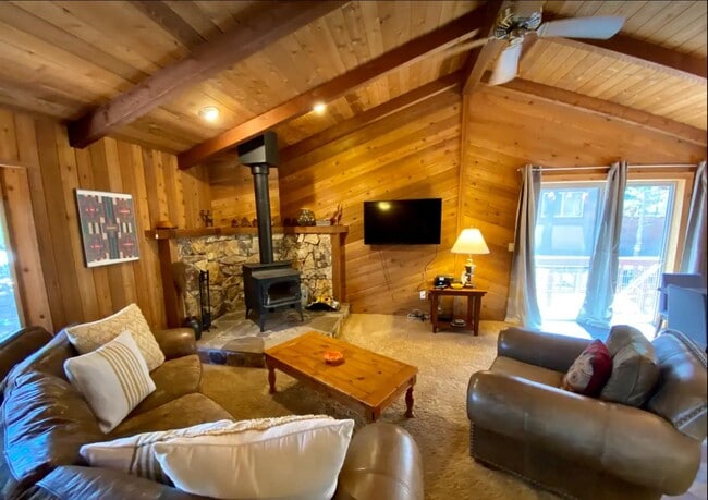 Building Photo - 12250 Snowpeak Way
