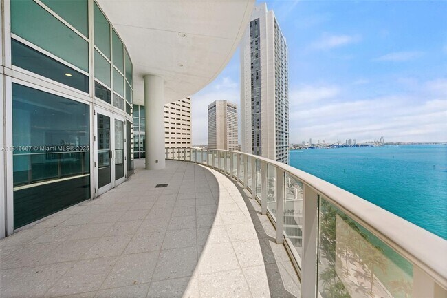 Building Photo - 300 S Biscayne Blvd