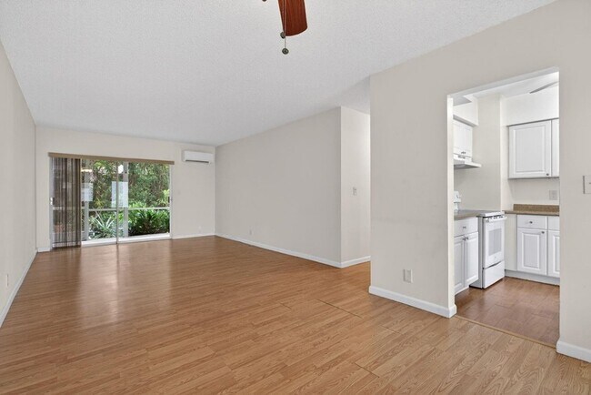 Building Photo - 2115 NE 42nd Ct