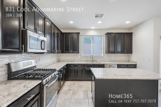 Building Photo - Beautiful 2 Story 3 Bed 2.5 Bath home in t...