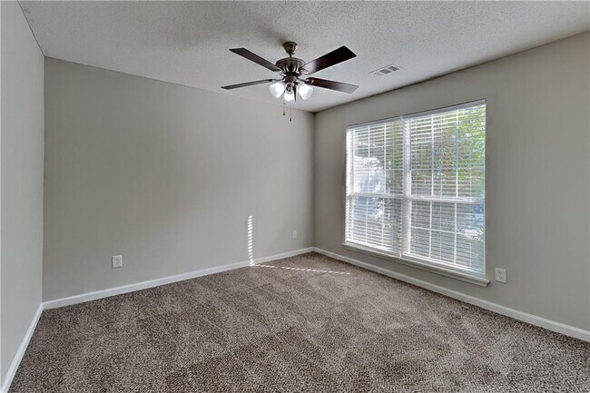 Building Photo - 679 Fernstone Trail