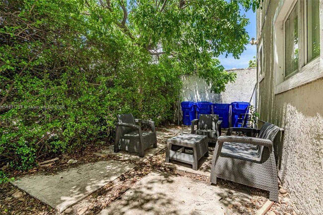 Building Photo - 1013 SW 7 ST Miami FL 33130