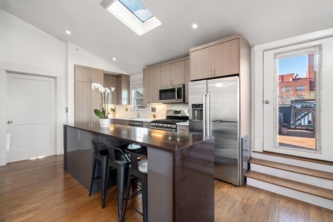 Building Photo - 43 Salcombe St