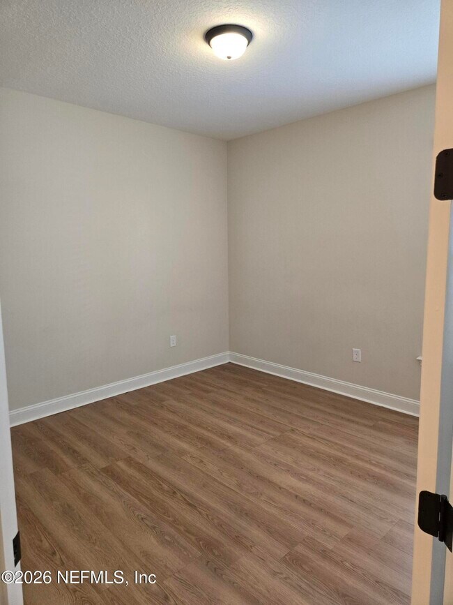 Building Photo - 835 Silver Pine Dr