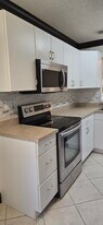 Building Photo - 9478 Palm Cir S