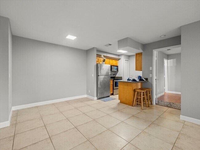 Building Photo - 230 Thorntree Pl