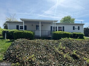 Building Photo - Coming Soon - 3 Bedroom 1.5 Bath Home - Hi...