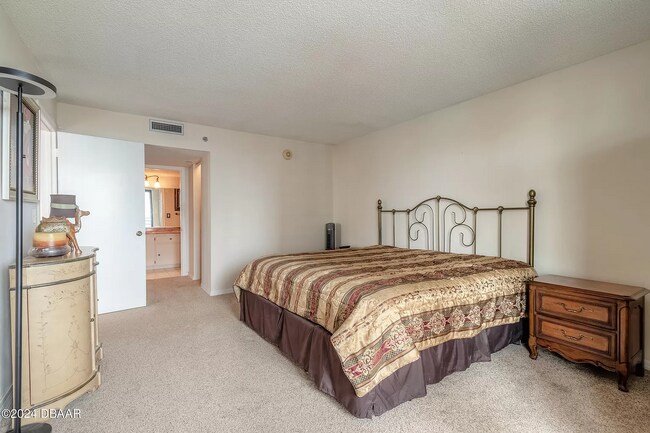 Building Photo - 1 Oceans West Blvd