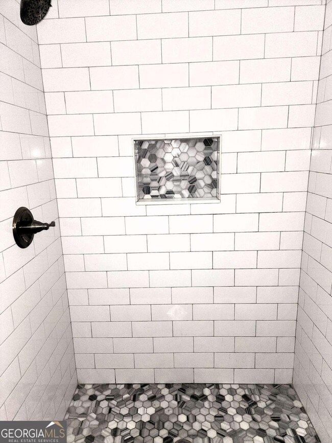 Building Photo - 2037 Lively Ridge Rd NE