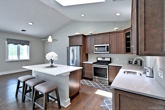 Building Photo - 44 Fox Hill Dr