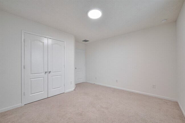 Building Photo - 5011 Pine Ridge Knoll Ct
