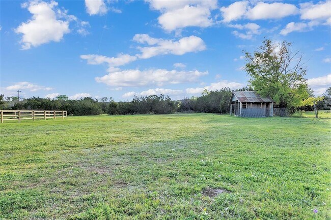 Building Photo - 51 Private Rd 901