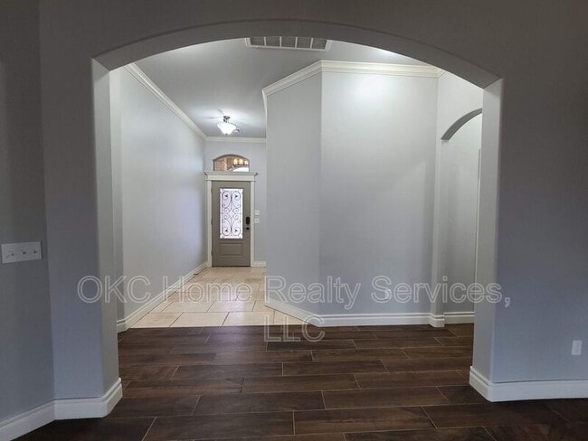 Building Photo - 4800 Hambletonian Ln