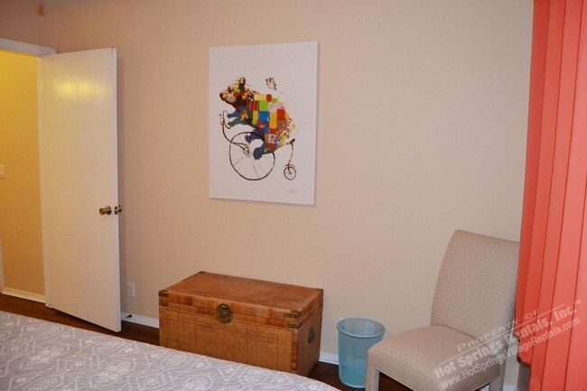 Building Photo - West Gate Area | Home | Furnished