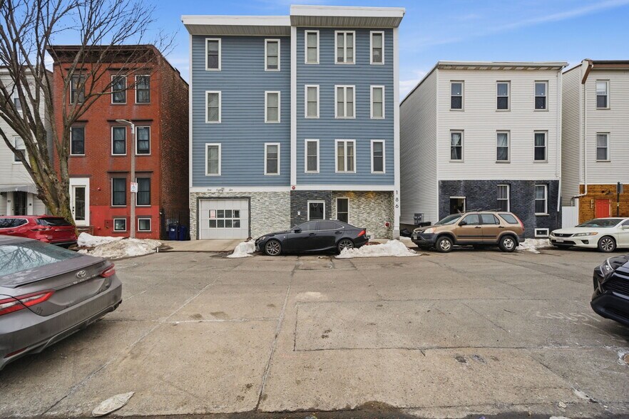 Building Photo - 186 Paris St