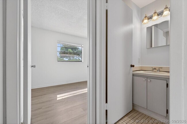 Building Photo - 9401 NW 49th Pl