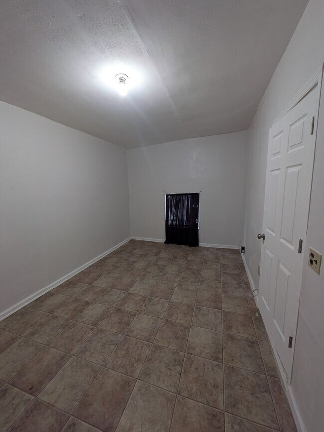 Building Photo - 601 Dean St