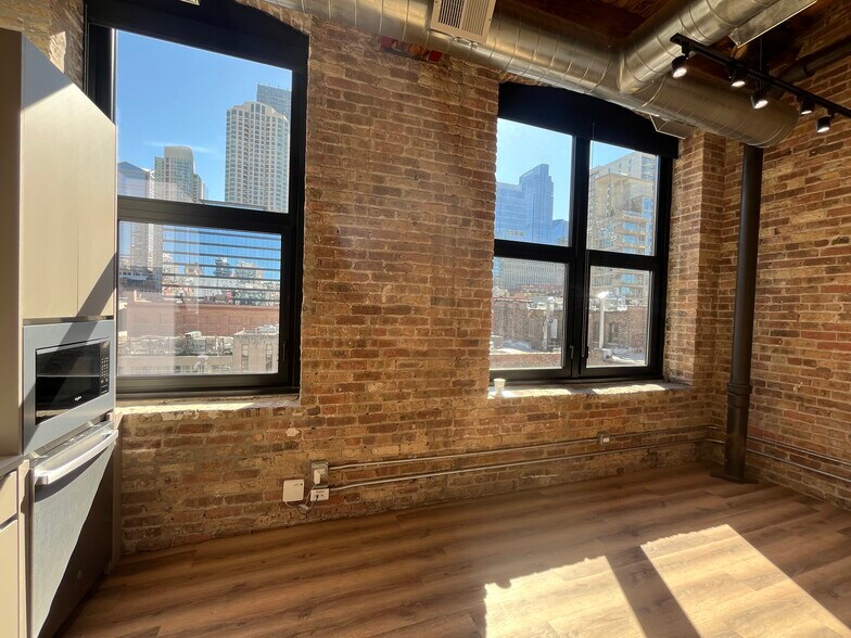 Building Photo - 151 W Ohio St
