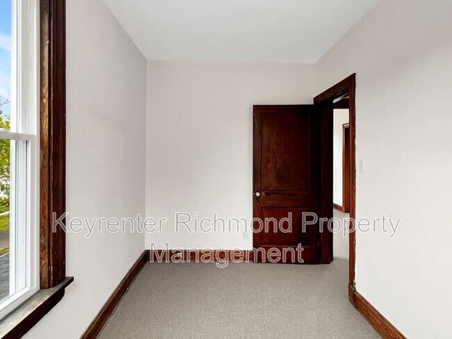 Building Photo - 2806 Hawthorne Ave