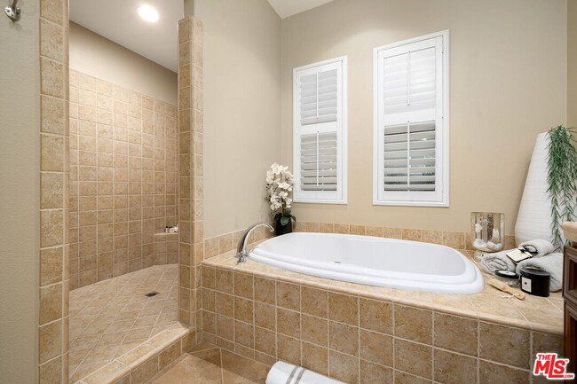 Building Photo - 61 Via Santo Tomas Dr