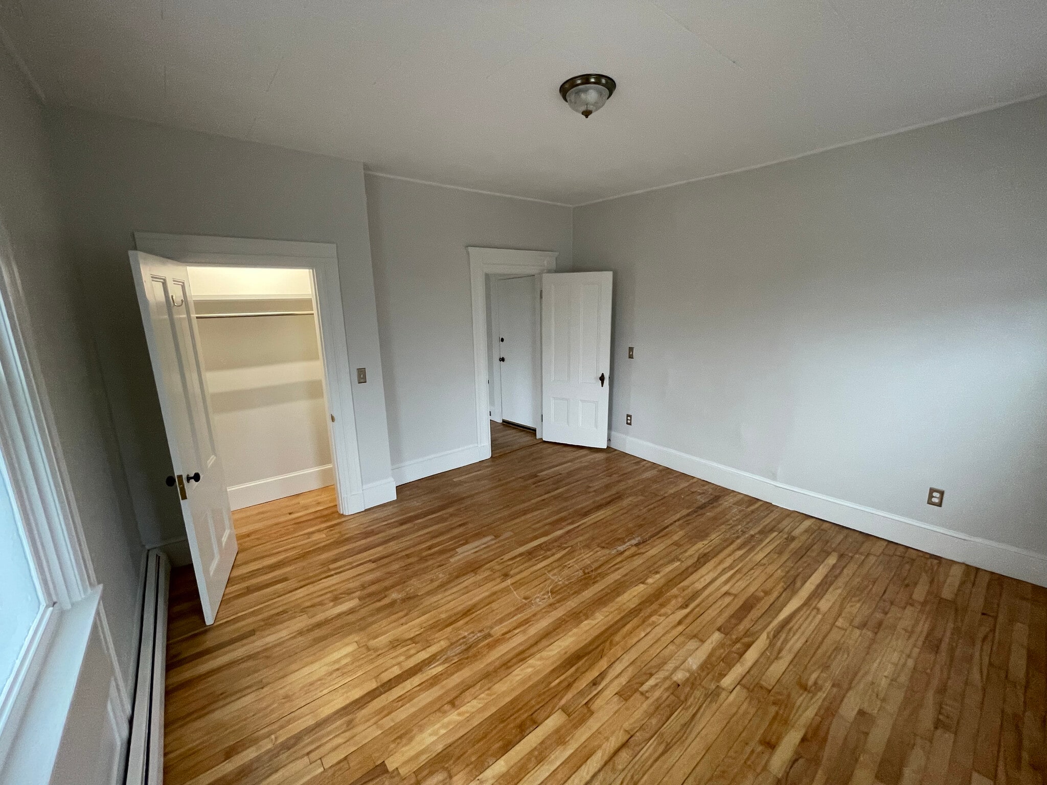 Master bedroom (w/ closet). - 18 North St