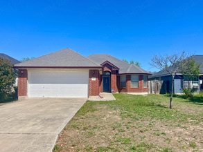 Building Photo - Beautiful 3 Bedroom Home Near Brooks City Base in South San Antonio