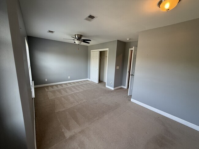 Building Photo - 717 Gazania Ln