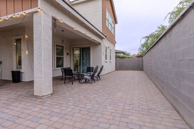 Building Photo - 1064 S Sunset Dr