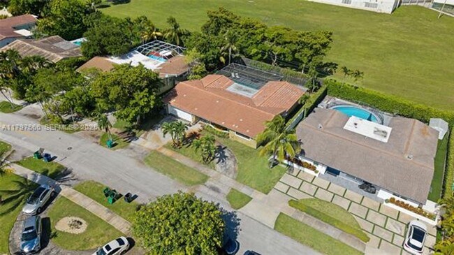 Building Photo - 20375 NE 22nd Pl