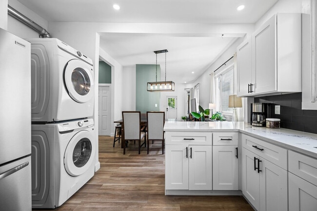 Building Photo - 906 Villa Ave