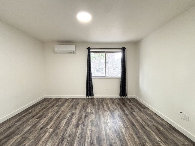 Building Photo - 436-436 S 800 W