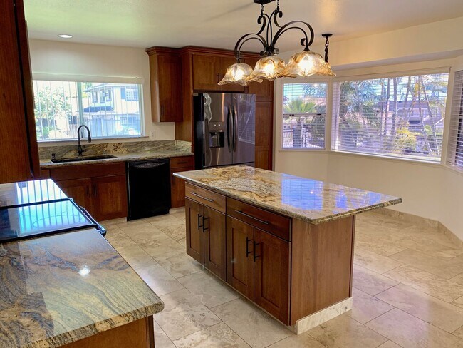 Building Photo - Beautiful SFH 4 bedroom, 2.5 bath, garage with large yard