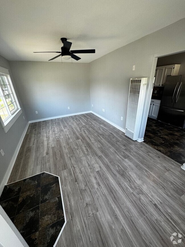 Building Photo - 1 Bedroom, 1 Bathroom Duplex
