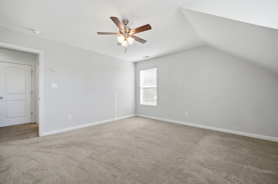 Building Photo - 16 Bagley St