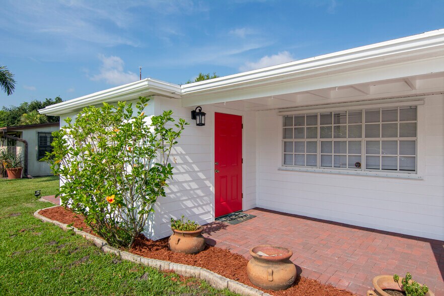 Building Photo - 1441 5th Ct