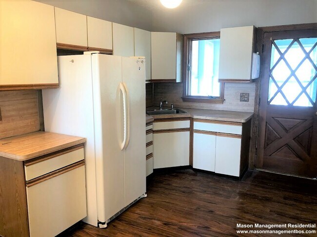 Primary Photo - 84 Empire St