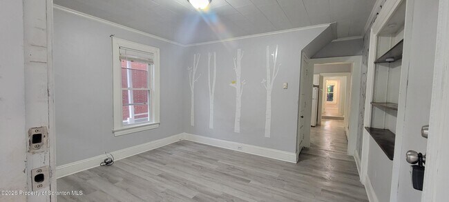 Building Photo - 805 Monroe Ave
