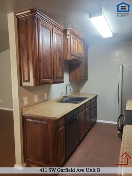 Building Photo - 411 SW Garfield Ave