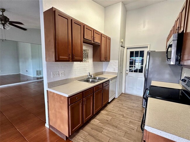 Building Photo - 1230 Rustic Dr