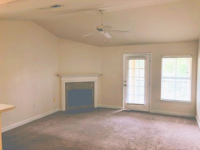 Building Photo - Move-In Ready Condo in Gated Equestrian Pa...