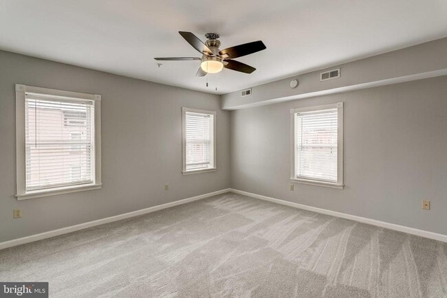 Building Photo - 1458 Riverside Ave